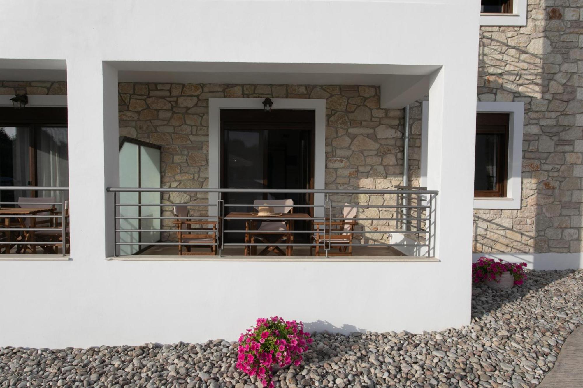 Michelangelo Suites And Apartments Valanidorachi Luaran gambar